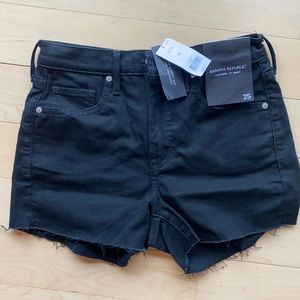 Women’s Banana Republic black frayed hem shorts